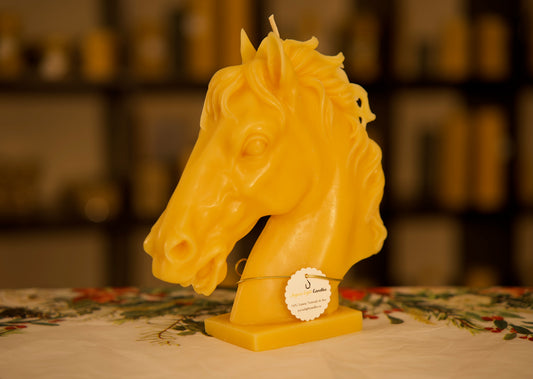 Majestic pure beeswax horse head sculpture candle, handcrafted equestrian decor, 7.5x11.375 inches